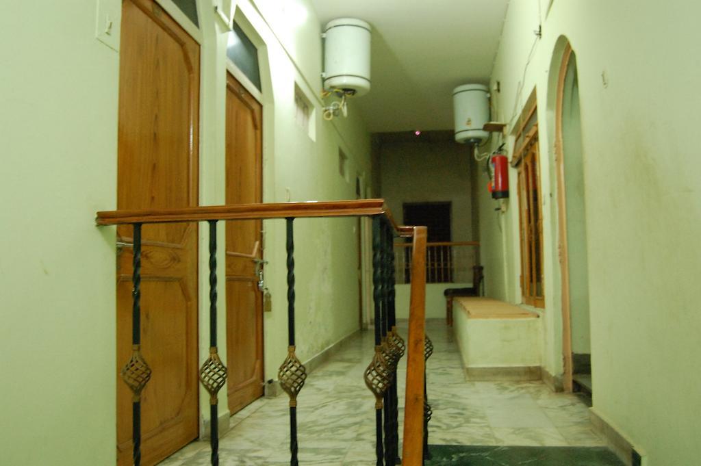 Puja Guest House Βαρανάσι Εξωτερικό φωτογραφία